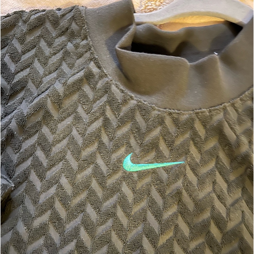 Women’s plus size  Nike crop top